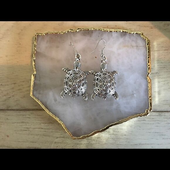 ADORABLE SILVER Plated Turtle Earrings! - Picture 5 of 16